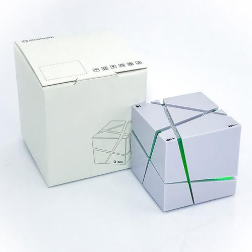 Parlante Portátil Bluetooth Cubo con Luces de Colores
